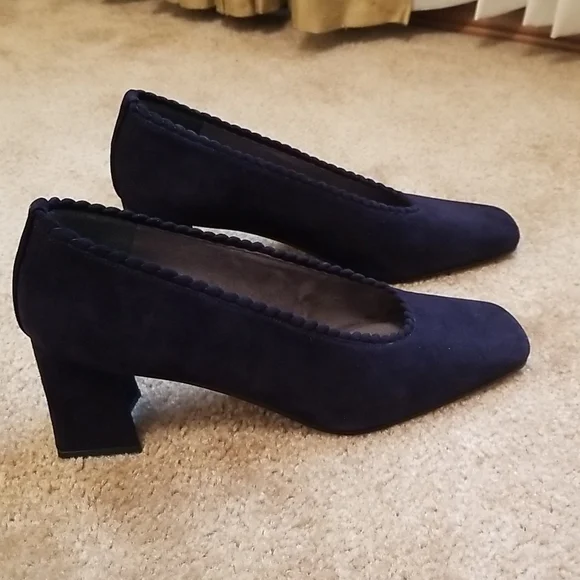 Stuart Weitzman Suede Heels - Picture 13 of 13